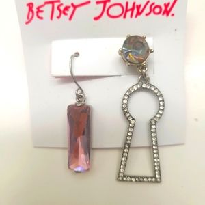 Betsey Johnson key hole earrings